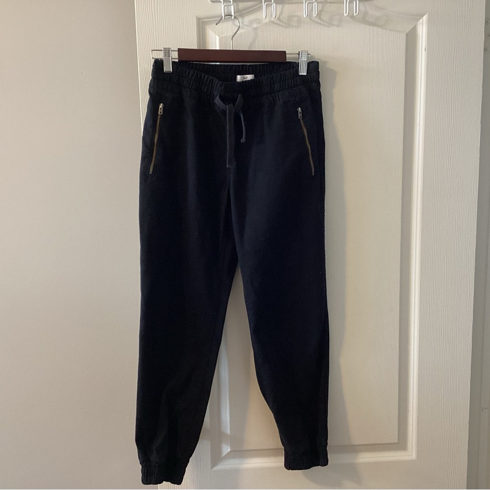 Aritzia Joggers Size small.    -2